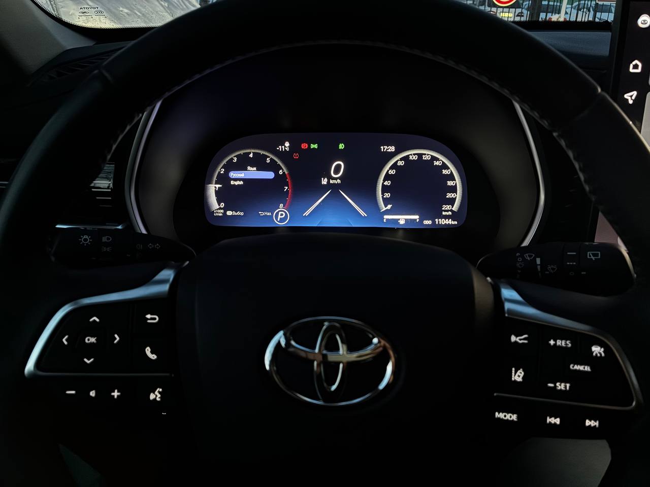 Lexus Es — пример русификации интерфейса
